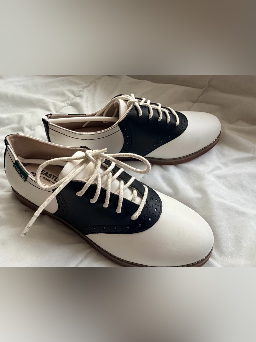 Eastland Two-Tone Saddle Oxford Shoes - White and Black